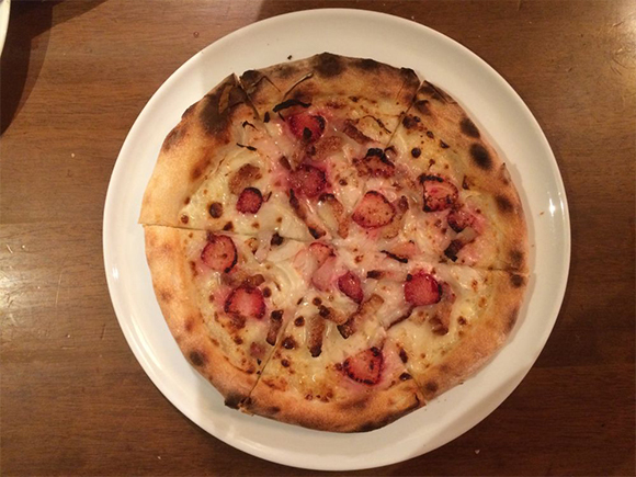 お勧めの苺のピザです