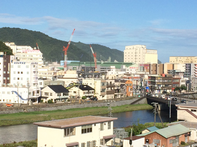 駅近くから釜石中心部方面の風景です